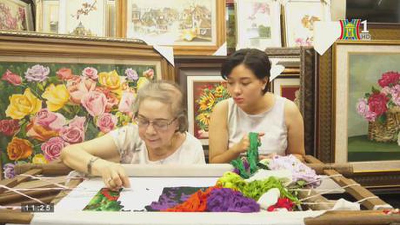 Người dành trọn cuộc đời cho nghề thêu tay truyền thống