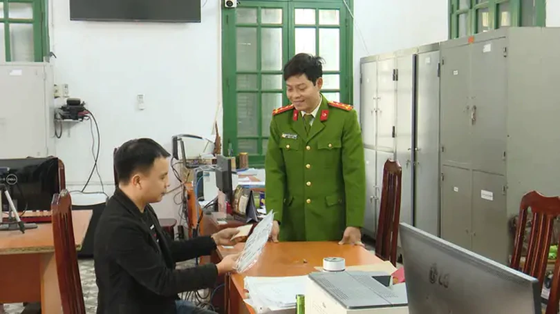 Cấp đổi biển số ô tô tại xã diễn ra thuận lợi