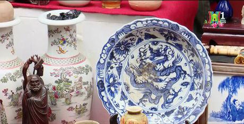 Du Xuân Hà Nội: Đi chợ Tết mua đồ cũ