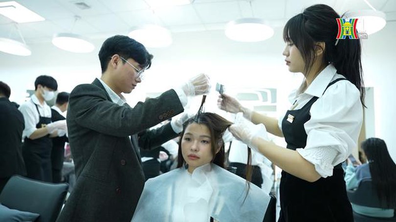 Dịch vụ làm tóc đẹp hút khách dịp cận Tết