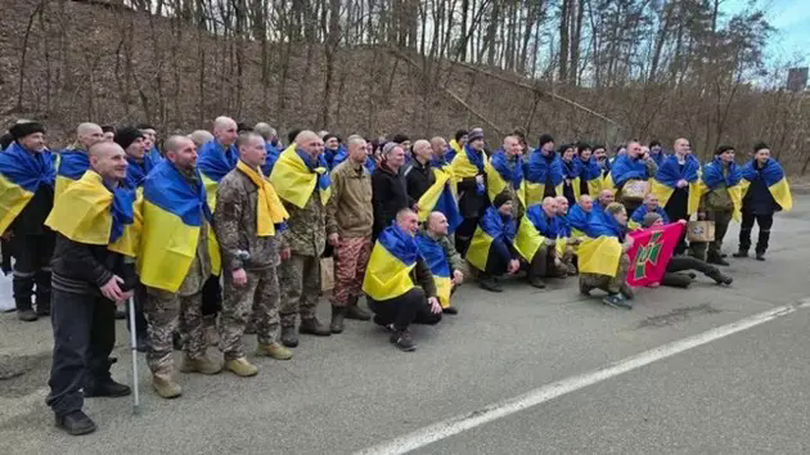 Nga và Ukraine tiến hành đợt trao đổi tù binh lớn nhất