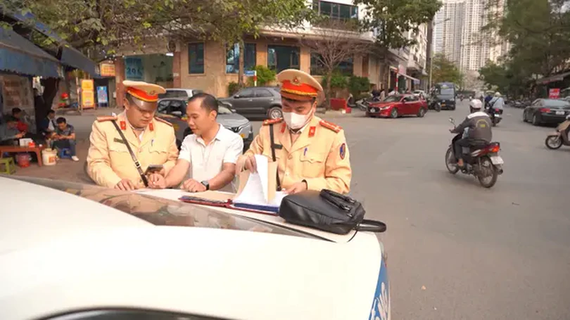 Xử lý xe dù, bến cóc trên tuyến phố Tú Mỡ