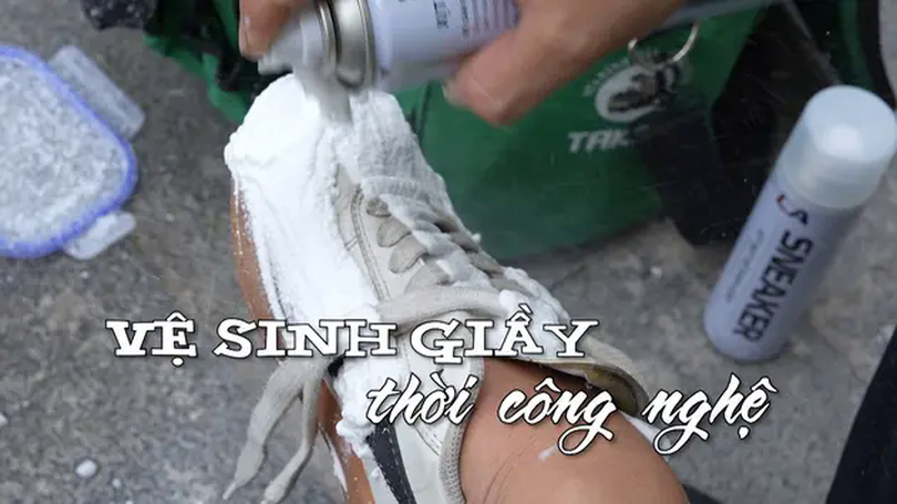 Vệ sinh giày thời công nghệ | Nhịp sống Hà Nội | 20/05/2025