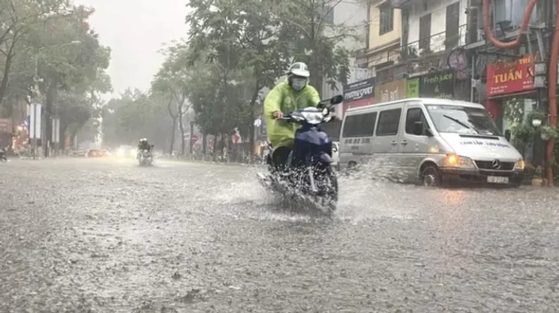 Cảnh báo mưa lớn cục bộ khu vực nội thành Hà Nội