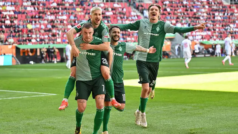 Samuel Essende giúp Augsburg giành 3 điểm