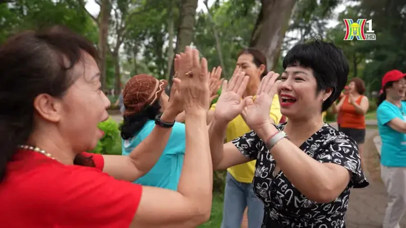 Yoga cười