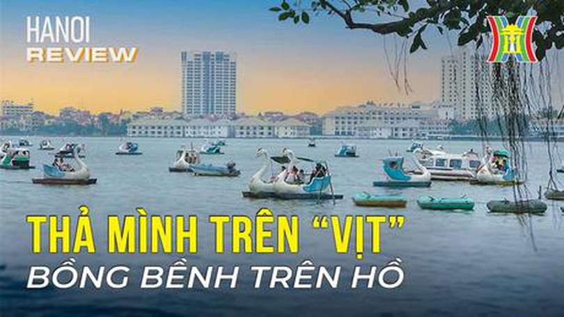 Thả mình trên 'vịt' bồng bềnh trên hồ| Hanoi Review| 22/10/2023