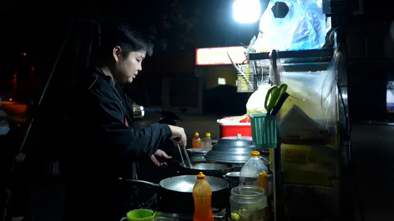 Bán đồ ăn đêm ở Hà Nội
