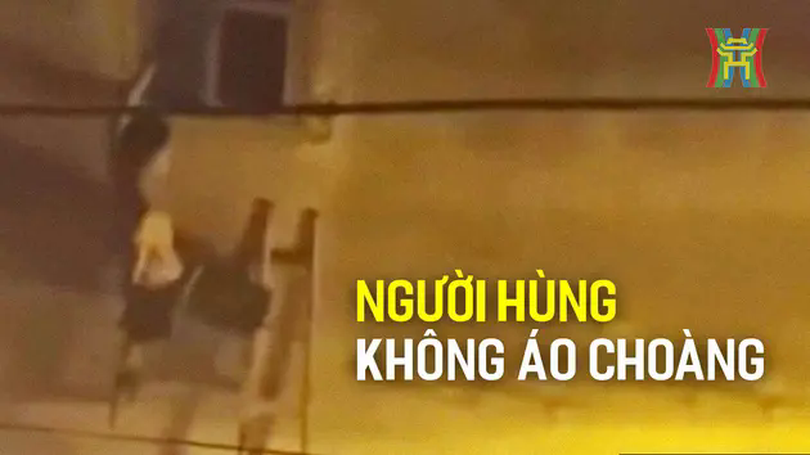 Khoảnh khắc xúc động của ‘người hùng’ đập tường trong vụ cháy