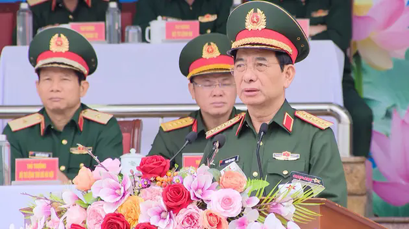 Bộ trưởng Quốc phòng kiểm tra hợp luyện diễu binh, diễu hành