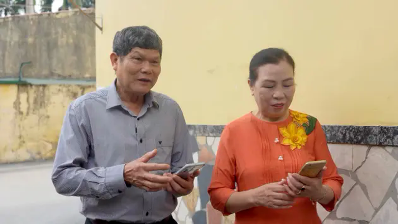 Người cao tuổi học công nghệ số