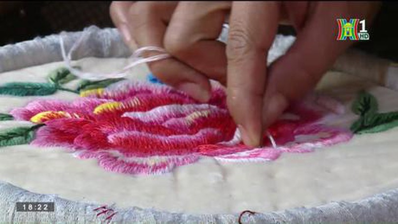 Nghệ nhân giữ lửa nghề thêu tay truyền thống