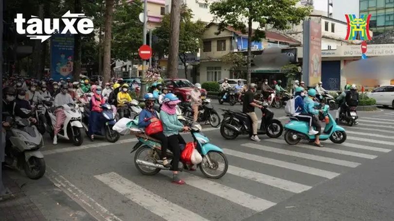 Phớt lờ mức phạt cao, nhiều người ngang nhiên vi phạm giao thông | Bản tin Tàu và Xe | 26/03/2025