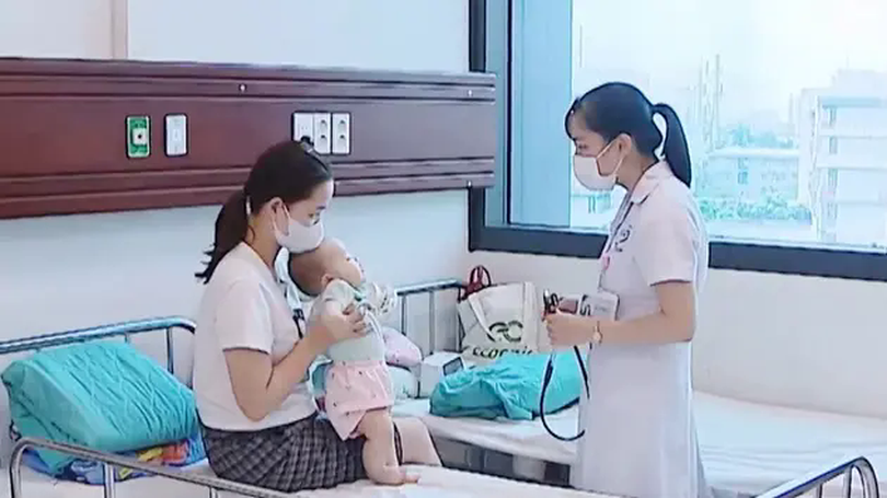 Trẻ em mắc Covid-19 gia tăng tại Hà Nội