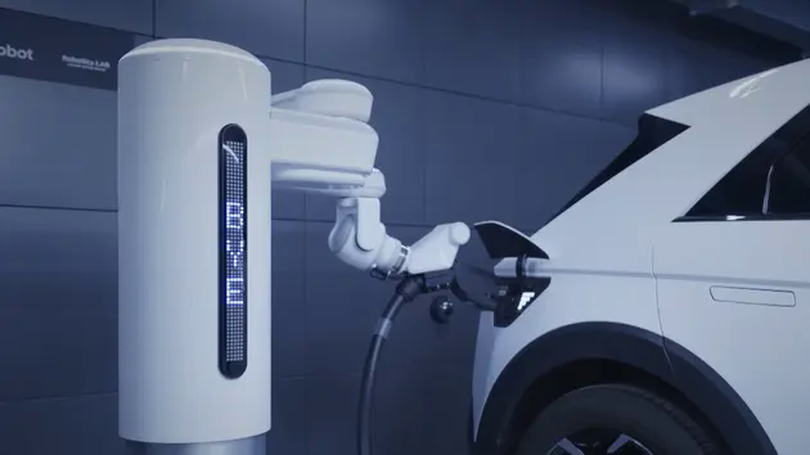 Hyundai triển khai robot hỗ trợ sạc xe điện