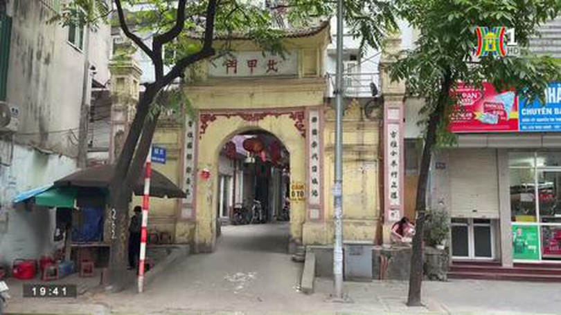 Cổng làng trăm tuổi ở Hà Nội