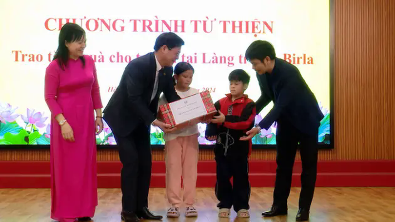 Trao yêu thương cho trẻ em mồ côi | Người tốt quanh ta | 28/02/2025