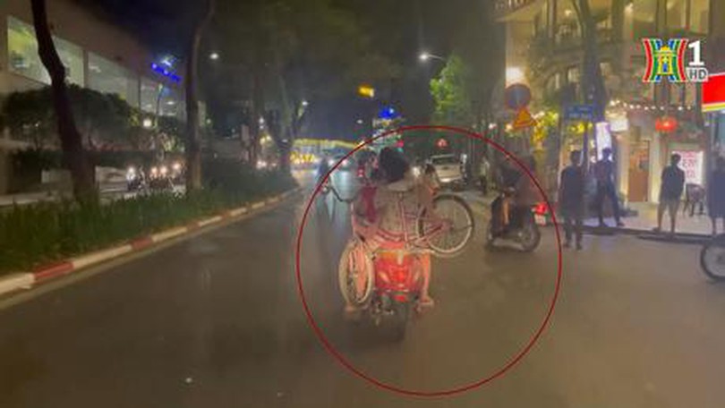 Nguy hiểm khi chở trẻ mang theo vật cồng kềnh