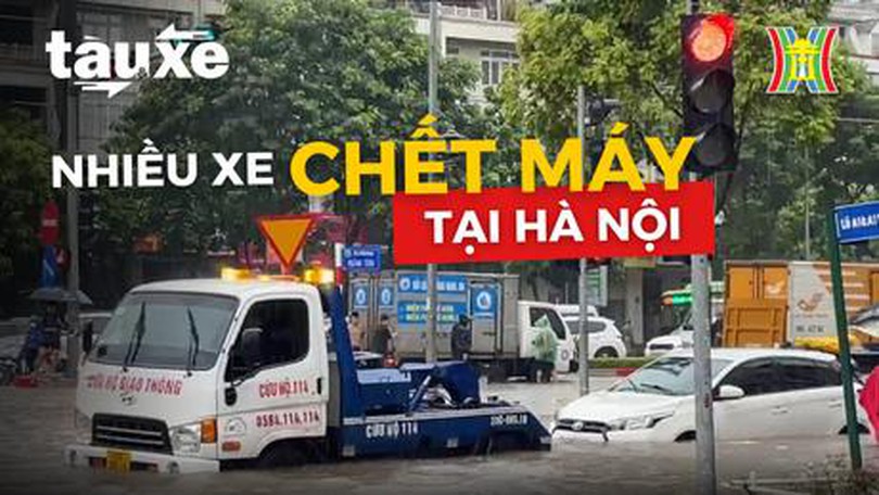 Nhiều xe chết máy sau trận mưa lớn tại Hà Nội