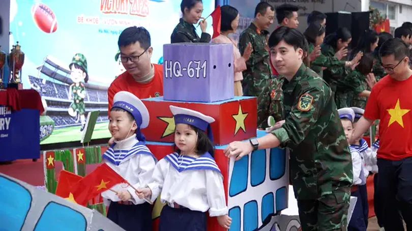 Học sinh Hà Nội hóa thân 'chiến sĩ nhí' mừng dịp 30/4