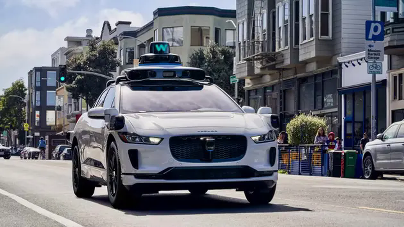 Taxi tự lái Waymo vi phạm gần 600 lỗi trong một năm