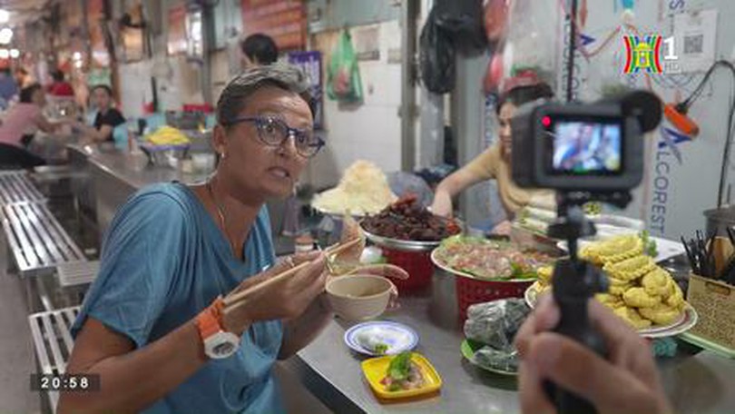 Thế giới ẩm thực ngõ Đồng Xuân