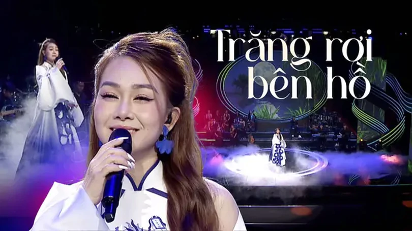 Trăng rơi bên bên hồ