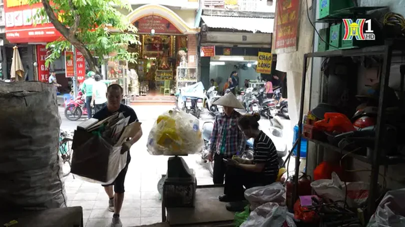 Cửa hàng thu mua phế liệu mở trong lòng phố cổ