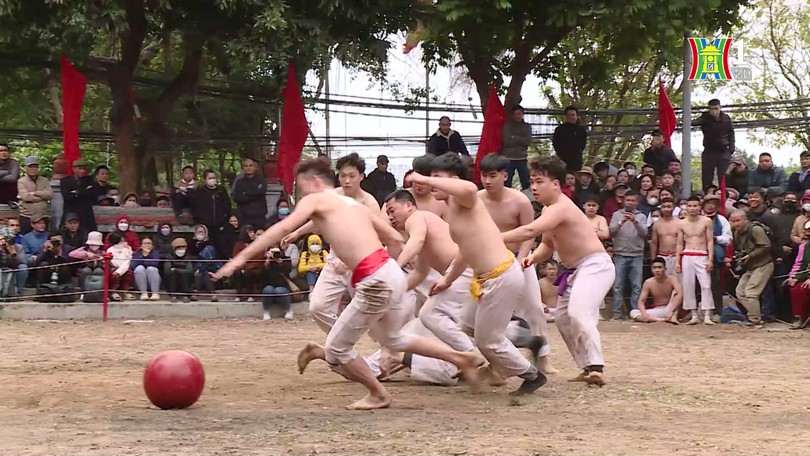 Hội vật cầu kịch tính ở làng Thúy Lĩnh