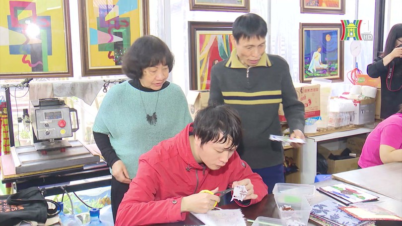 Người họa sĩ thổi hồn nhân ái vào nghệ thuật | Người tốt quanh ta | 16/03/2025