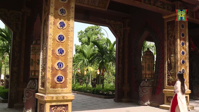 Ngôi chùa độc đáo ở làng gốm sứ Bát Tràng