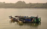 CSGT Hà Nội xử lý kích điện khai thác thủy sản trên sông Hồng