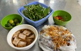 Hàng bánh cuốn 70 năm tuổi tại Hà Nội vẫn vẹn nguyên hương vị