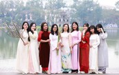 Sắc áo dài, nét duyên Hà Nội mỗi độ tháng Mười