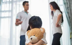 Nghĩa vụ, quyền của cha, mẹ không trực tiếp nuôi con sau ly hôn | Sống và làm việc theo pháp luật | 24/11/2025