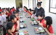 Bữa ăn bán trú siết chặt giám sát không để lọt nguy cơ | Sống an toàn | 02/10/2026