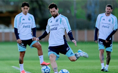 Messi trở lại tập luyện trước trận đấu cuối cùng cho Argentina