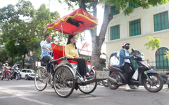 Trải nghiệm xích lô ngắm phố cổ | Hà Nội đến để yêu | 20/11/2025
