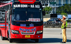 Ra quân xử lý xe khách vi phạm trên cao tốc