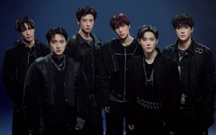 Nhóm EXO tái xuất sau 2 năm vắng bóng
