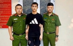 Vận động đối tượng truy nã ra đầu thú