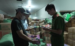 Bắt quả tang cơ sở làm giả gần 20 tấn bánh kẹo