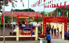 Cử tri xã Hương Sơn rộn ràng đi bỏ phiếu