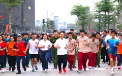 Đông đảo người dân tham gia Ngày chạy Olympic tại phường Phú Thượng