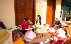 Giữ lửa nghề nón lá làng Chuông