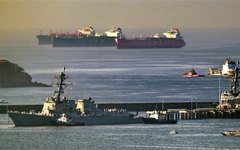 Ai đang kiểm soát eo biển Hormuz: Mỹ hay Iran?