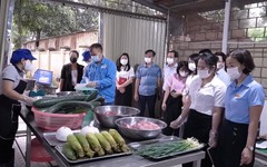 Xã Trung Giã tăng cường kiểm tra vệ sinh an toàn thực phẩm