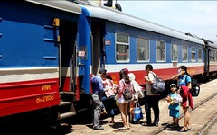 Giá vé tàu hỏa dịp 30/4 tăng mạnh
