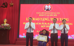 120 đảng viên Đảng bộ xã Sóc Sơn nhận Huy hiệu Đảng