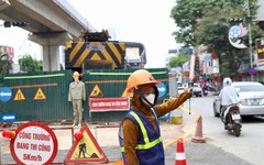 Hà Nội phân luồng giao thông nhiều tuyến phố để đẩy nhanh thi công chống ngập